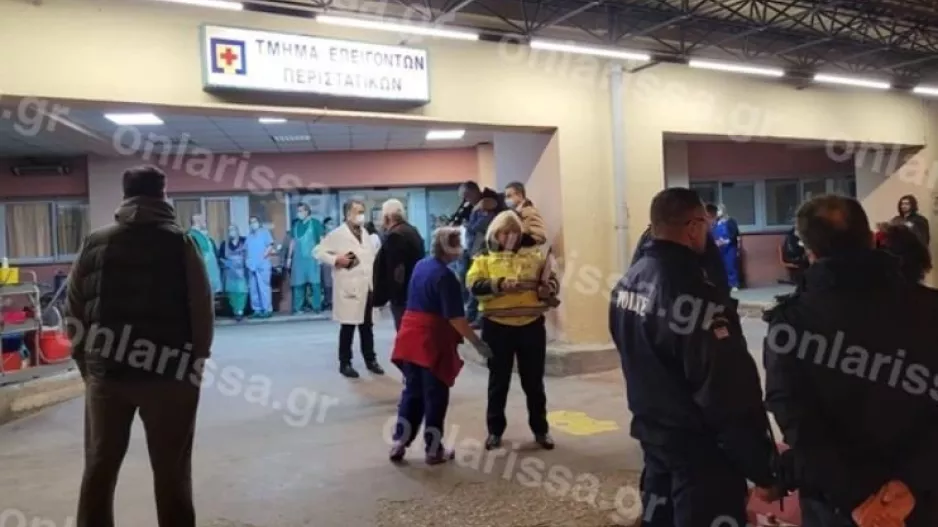 Σύγκρουση τρένων στη Λάρισα: Γονείς ψάχνουν τα παιδιά τους