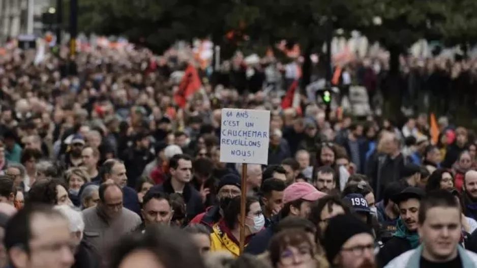 Σε απεργιακό κλοιό και διαδηλώσεις και σήμερα η Γαλλία