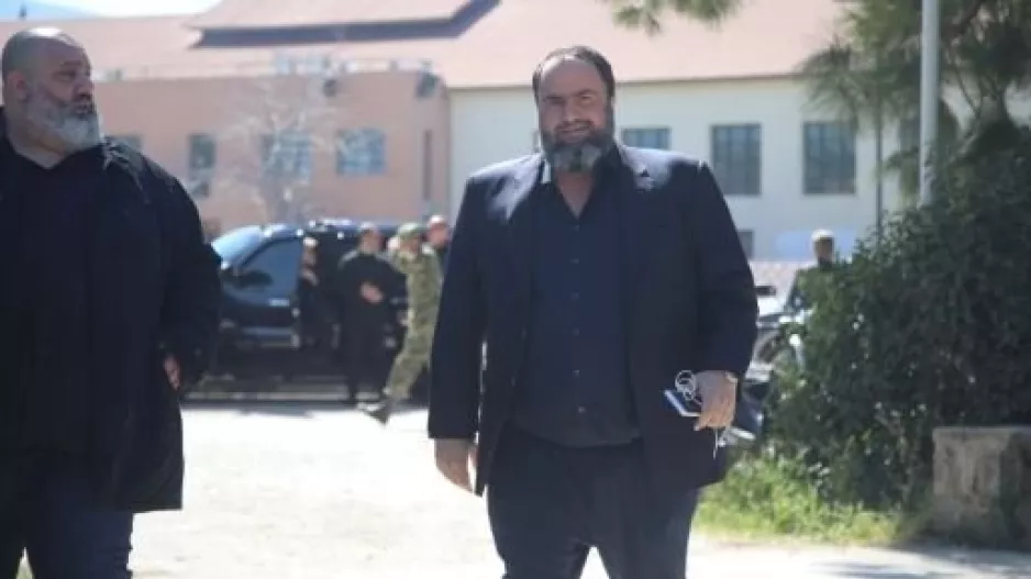 Μαρινάκης σε δημοσιογράφους κατά την άφιξή του στην ΕΠΟ: «Όλα τα σκ...α μαζεμένα»
