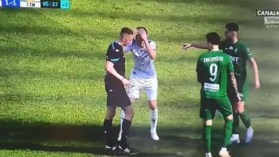 Έδινε κάρτες σε όποιον έβλεπε! 