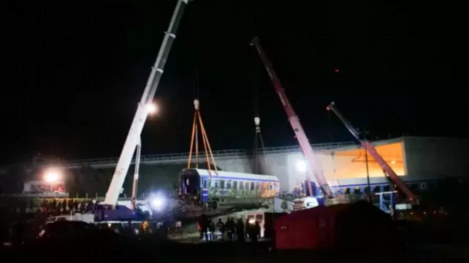 Τραγωδία στα Τέμπη: Ελεύθερος με περιοριστικούς όρους ο έμπειρος σταθμάρχης Λάρισας
