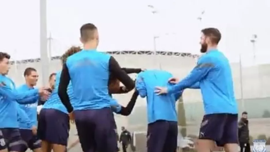 Πλάνα από Κολόσσι (βίντεο)