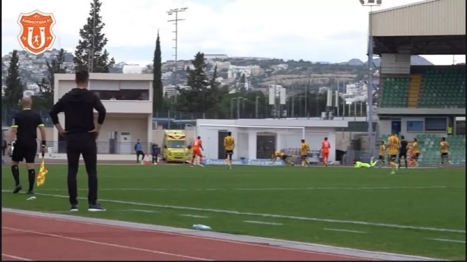 Αποθεώνει… Καλτσά 