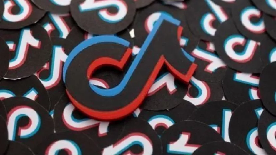 Πρόστιμο 15,8 εκατ. δολαρίων για το Tiktok από τη Μεγάλη Βρετανία