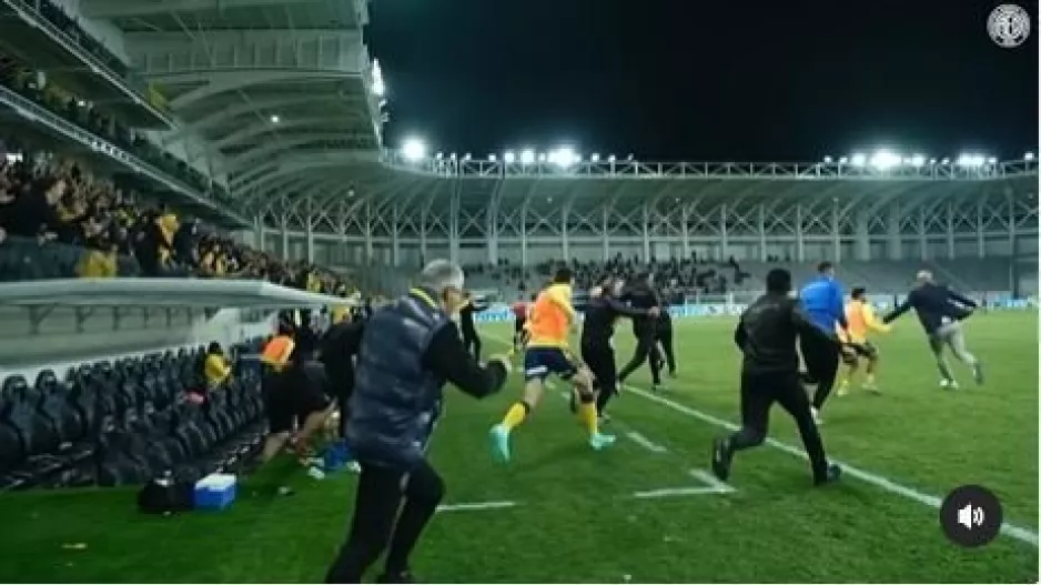 (Παρακάμερα ΑΕΛ) Οι ντόπες κι΄ο χαμός στο Κολόσσι! 