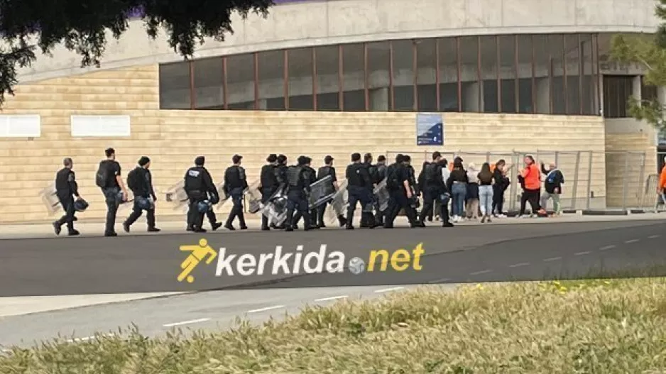 Φώτος/Ενισχυμένη παρουσία της Αστυνομίας στο ΑΠΟΕΛ-Απόλλων