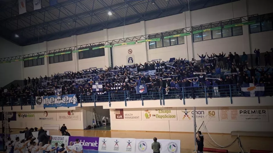Μόνη... ποτέ/Μαχητές