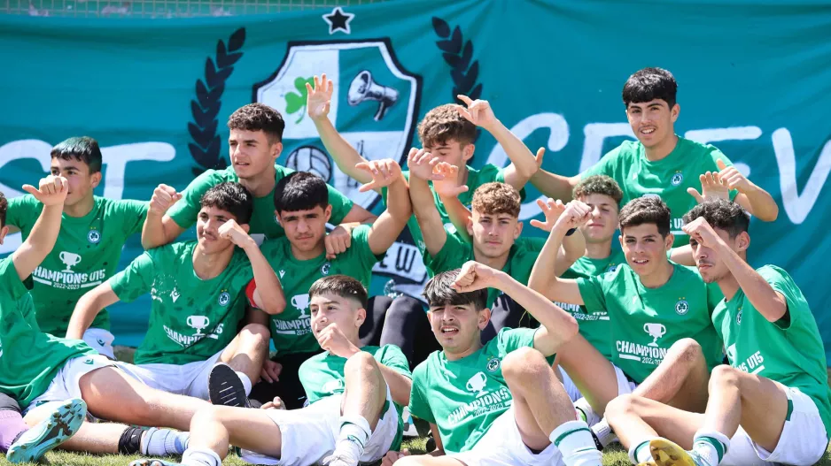 (Φωτορεπορτάζ) Έστησαν... πάρτι τίτλου οι πρωταθλητές της Ομόνοιας Κ15