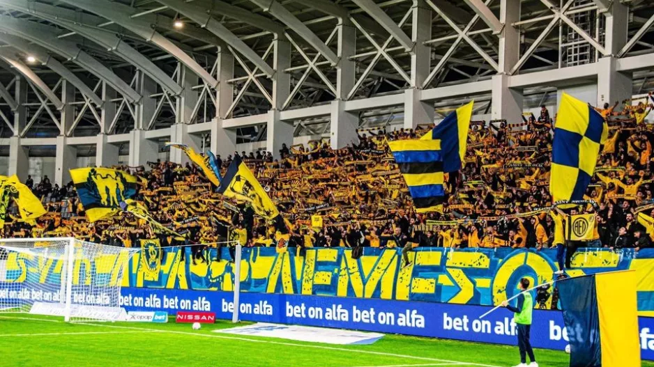 Με τα... χίλια/ΑΕΛίστες
