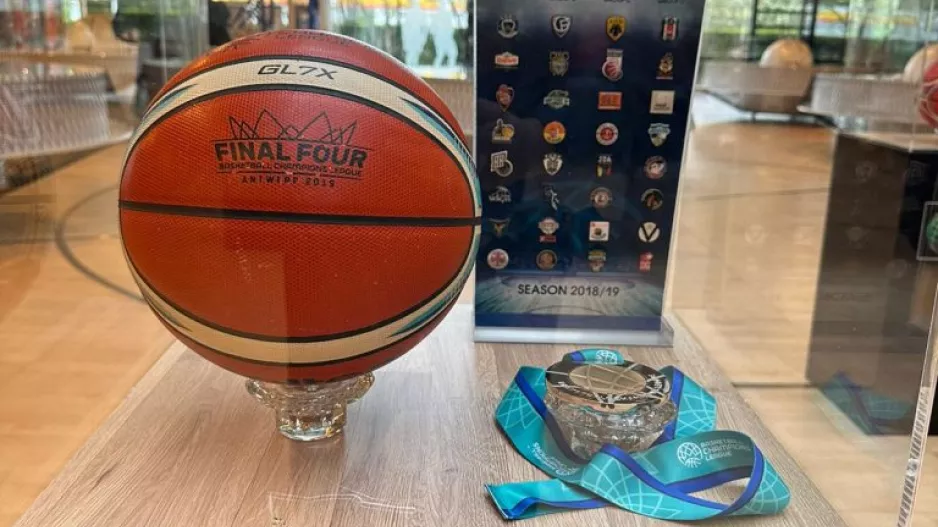 To CB στα γραφεία της FIBA