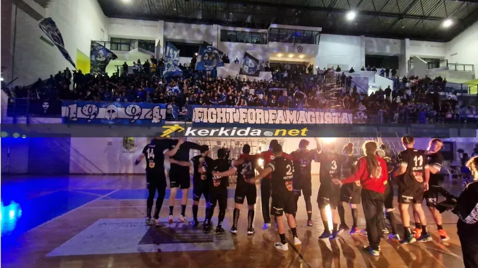 (ΒΙΝΤΕΟ Kerkida) Χαμός με "σηκωτό" στο "Κίτιον" για τους νταμπλούχους!