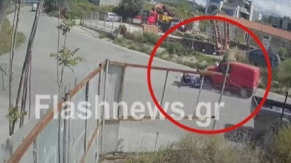Σοκάρει το νέο βίντεο με το μίνι βαν που παρασύρει και εγκαταλείπει διανομέα