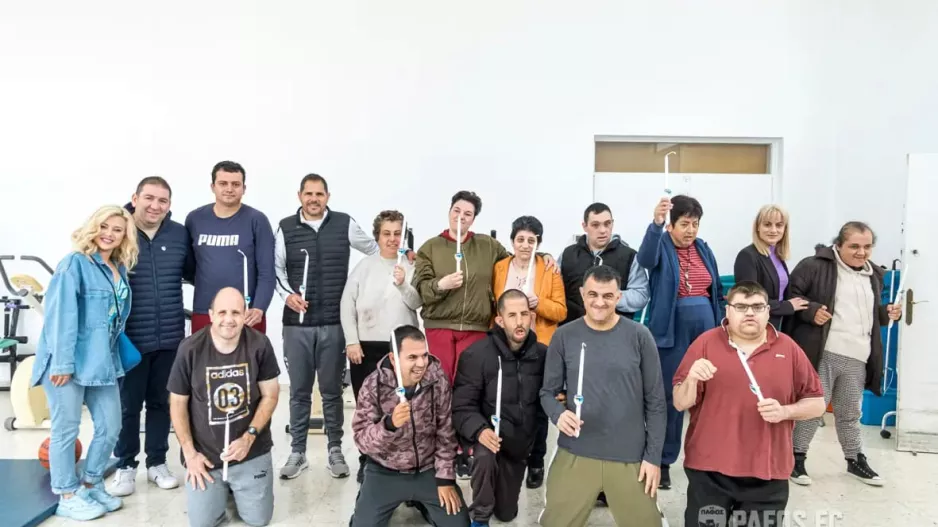 Μοίρασε χαρά και λαμπάδες