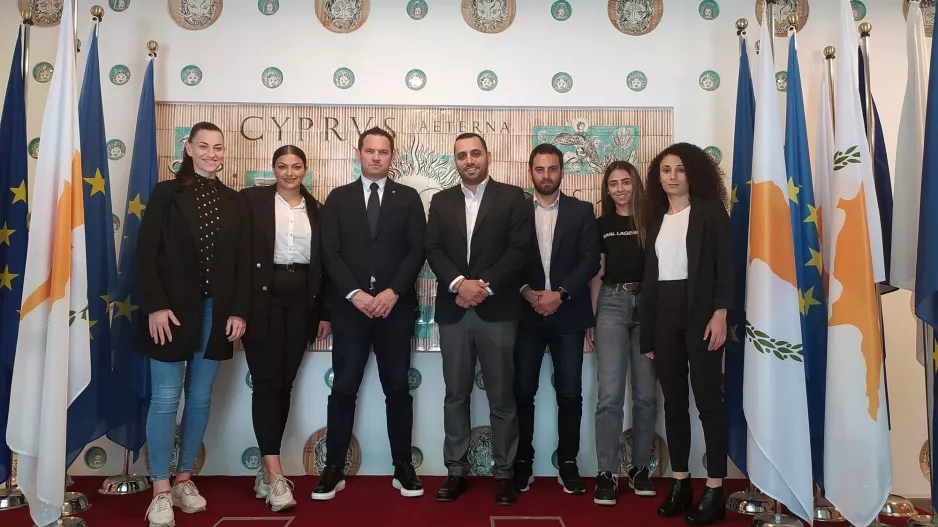 Τροποποίηση νόμου/Ίσες παροχές σε άντρες και γυναίκες
