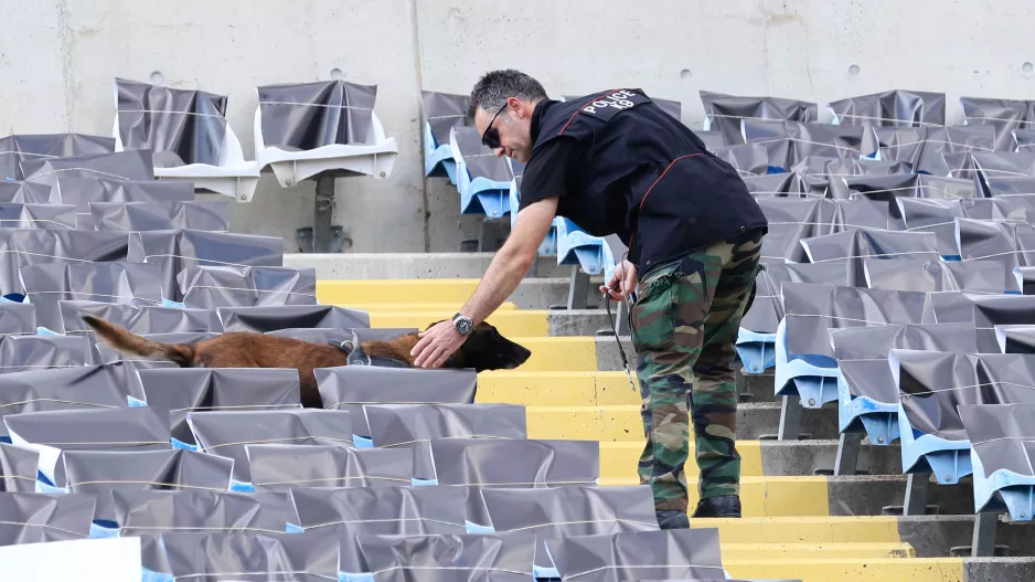 ΓΣΠ/Έλεγχος με σκύλους από την Αστυνομία (φώτος)