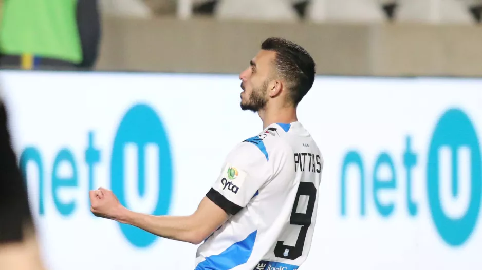 Μπροστά στους Φυγάδες 