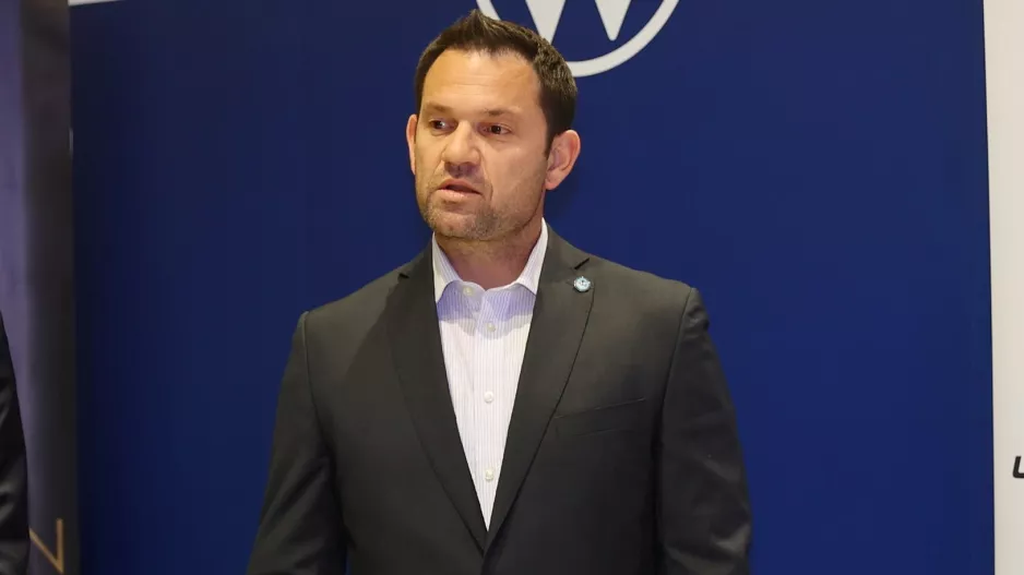 "Παίζει κρυφτούλι ο Κούμας"