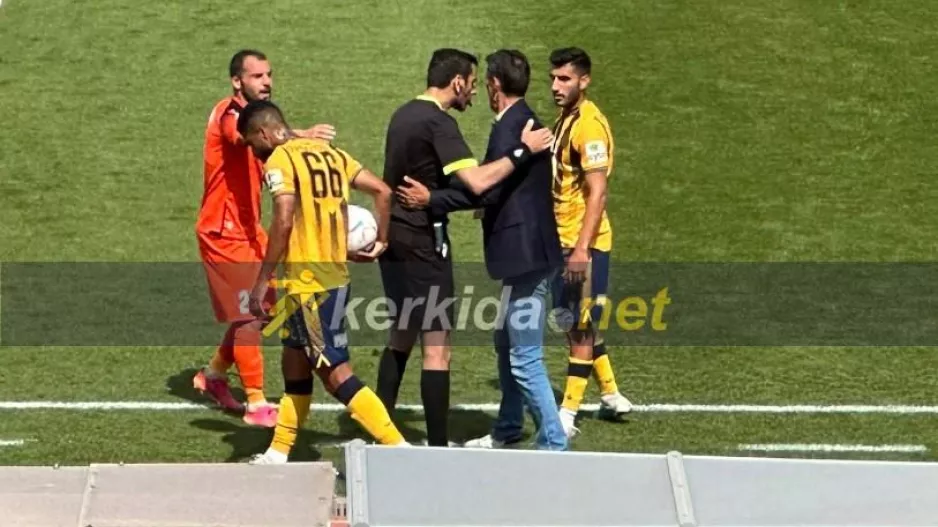 (ΦΩΤΟΣ) Εκνευρισμένος ο Γιανέφσκι/ Παρατηρήσεις ο Φωτίου