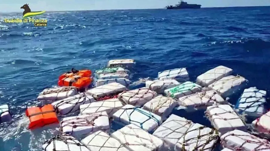 Κατασχέθηκαν στη Σικελία πλωτά δέματα με ναρκωτικά αξίας 400 εκ. ευρώ (Βίντεο)