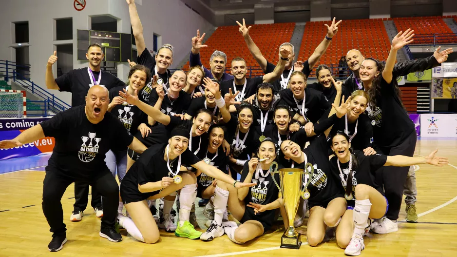 Κοριτσάρες... Νεάπολης!