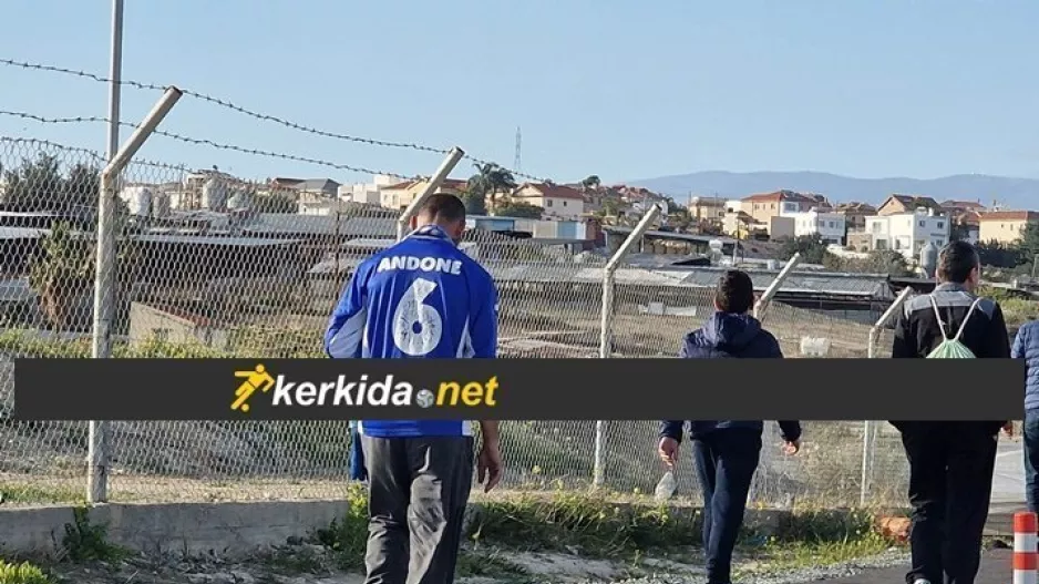 Απολλωνίστας στο γήπεδο με φανέλα Αντόνε! 
