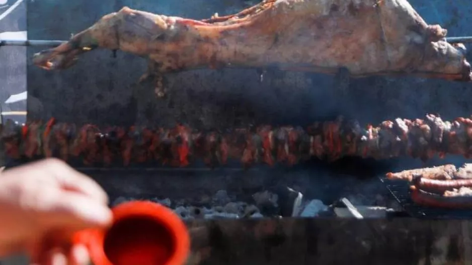 Γιατί σουβλίζουμε αρνί την Κυριακή του Πάσχα; Η προέλευση του εθίμου