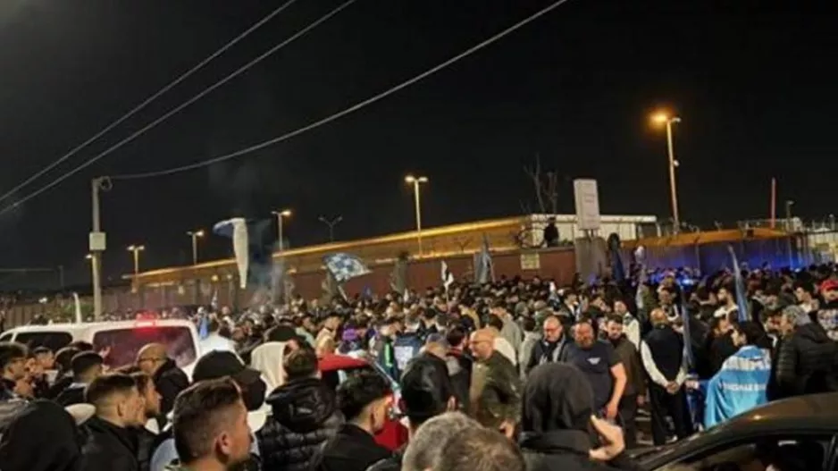 Πάρτι των παικτών της Νάπολι στο πούλμαν για το πρωτάθλημα