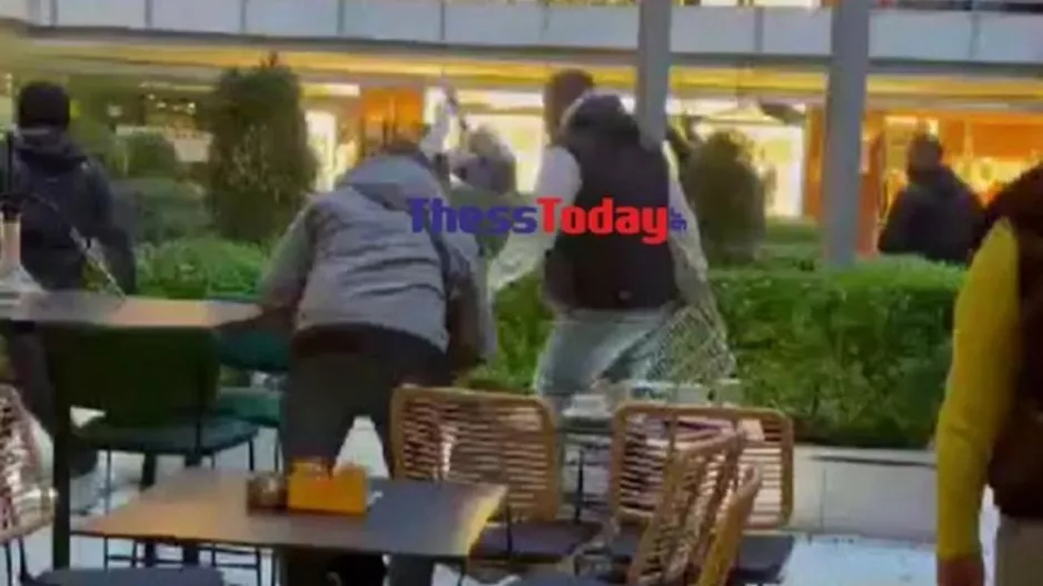 Βίντεο από οπαδική επίθεση στην Θεσσαλονίκη: Έβγαλε μαχαίρι ο... στόχος