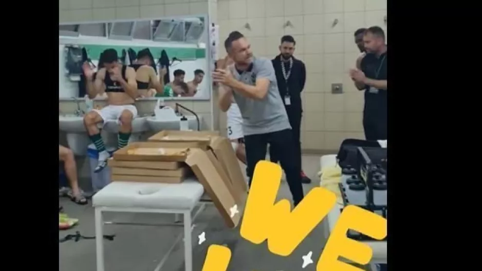Βίντεο/Τους μίλησε στα αποδυτήρια, έδωσε ρεπό και αποθεώθηκε!