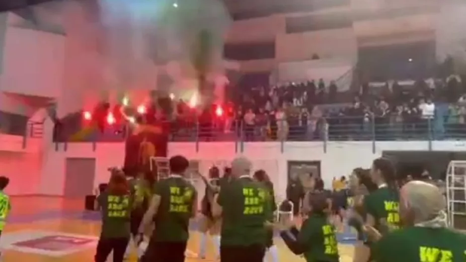 Άναψαν οι πυρσοί για την ΑΕΚ! (βίντεο)