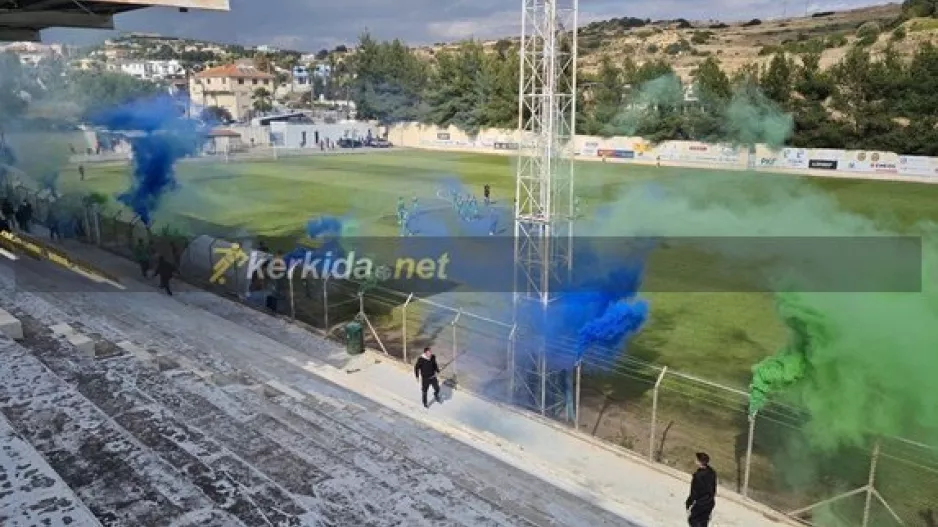 Μπουστάρισμα... ανόδου με καπνογόνα μπλε και πράσινο! (φώτος)