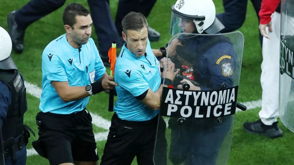 Ο Μάσα έγραψε στο Φύλλο Αγώνα (Ολυμπιακός-ΑΕΚ) ότι αισθάνθηκε χτύπημα στα γεννητικά του όργανα στη φυσούνα