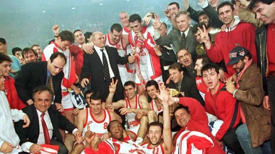 Το πρώτο... αστέρι του Ολυμπιακού και το έπος του Ρίβερς στη Ρώμη! (Βίντεο)