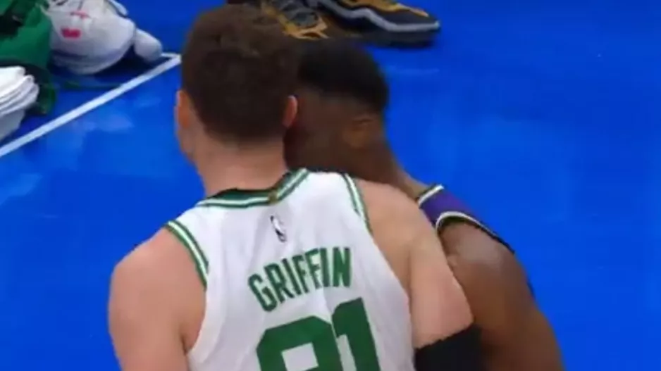 Το NBA τιμώρησε τον Θανάση Αντετοκούνμπο για την κουτουλιά στον Μπλέικ Γκρίφιν