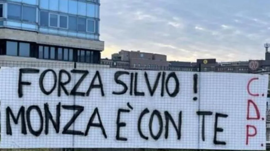 Μήνυμα στήριξης των οπαδών της Μόντσα για Μπερλουσκόνι