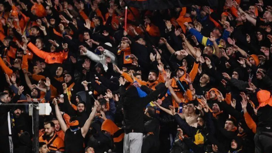 9000+1000/Μαζική προσέλευση