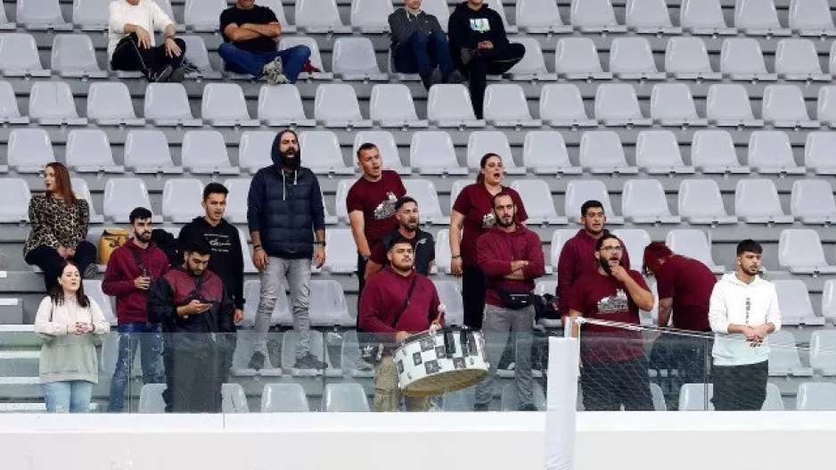 Λίγοι αλλά πιστοί!