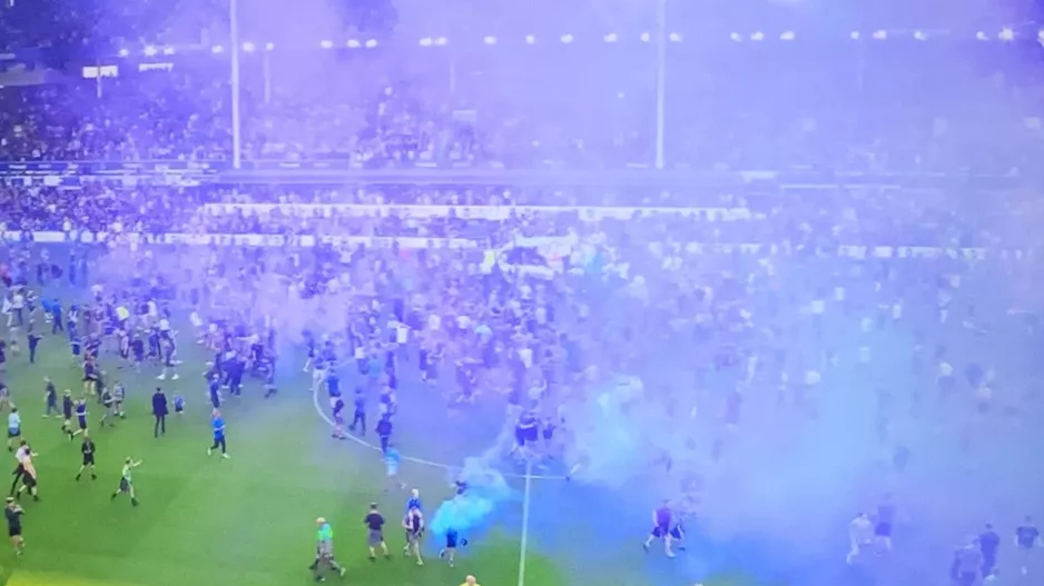 Η Έβερτον μένει στην Premier League και... χαμός! 