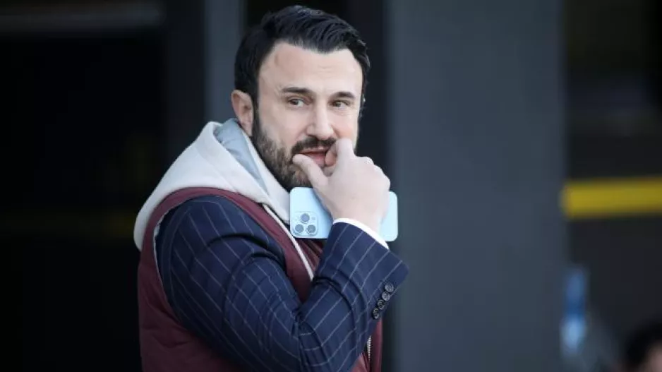 Υβριστικά συνθήματα έξω από το σπίτι του Καρυπίδη!