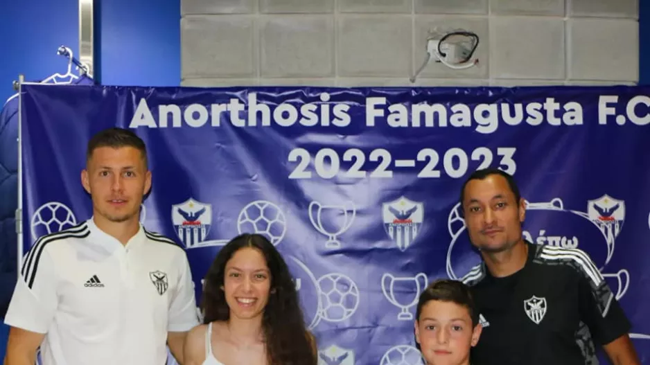 (Φώτο) Μραζ και Κορέια με τους Ανορθωσιάτες στο κατάστημα 