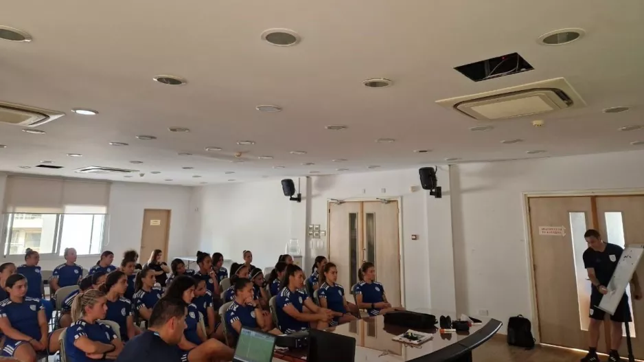 Εθνική Γυναικών/Προπονήσεις και θεωρητικά μαθημάτα
