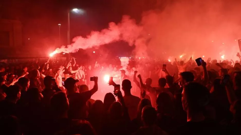 Χαμός στα διόδια για τους νταμπλούχους!