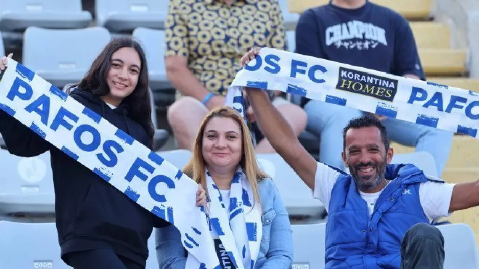 Κασκόλ και χαμόγελα