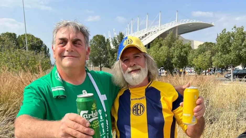 Αγκαλιασμένοι Μάριος και Χριστάκης!