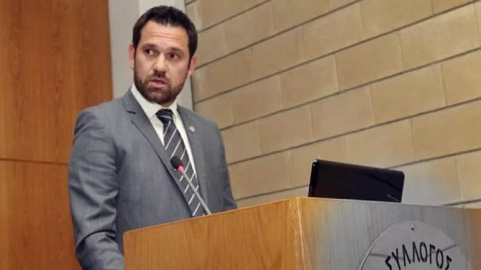 Ανάρτηση Σπύρου για τις απαντήσεις Νομικής Υπηρεσίας