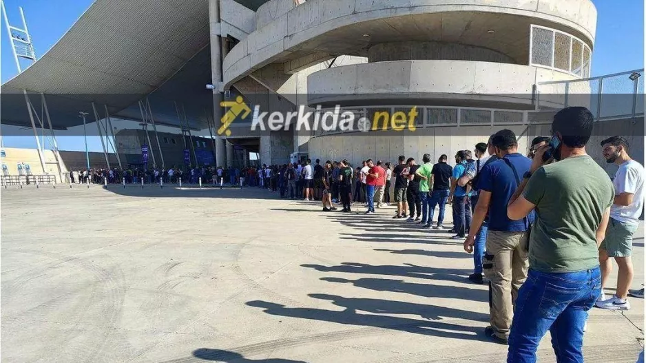 ΦΩΤΟ Kerkida/Ομονοιάτικη... τρέλα για ένα εισιτήριο!