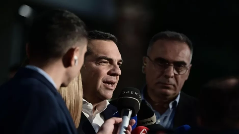 Αιχμές Τσίπρα για ντιμπέιτ: «Στο άλλο κανάλι θα δείτε γκολ»