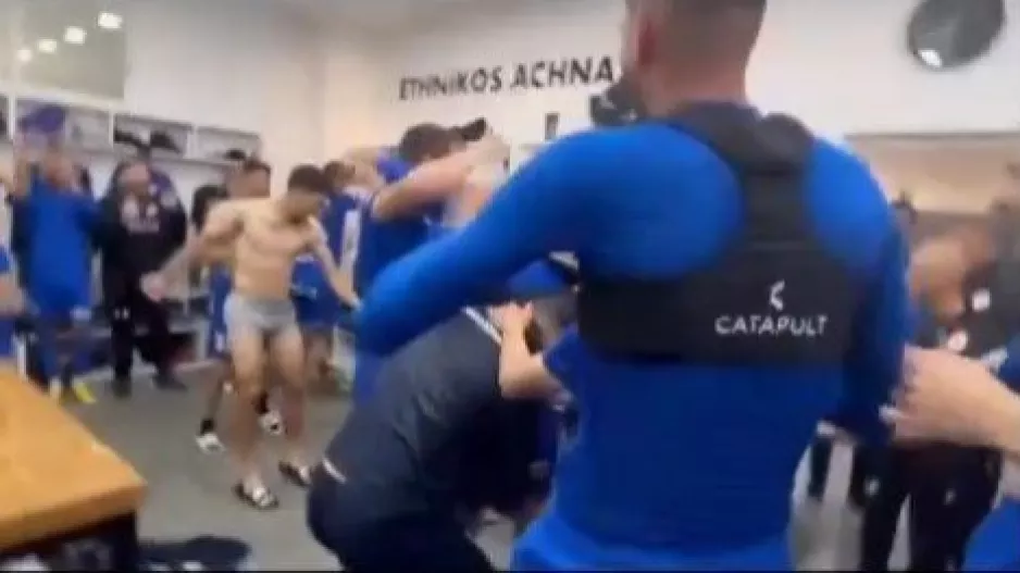Πάρτι ανόδου... στα αποδυτήρια! (Βίντεο)