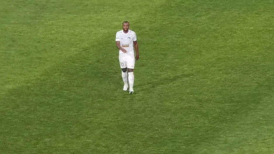 Κόκκινη ο Ζουνίνιο - Με 10 η Πάφος 