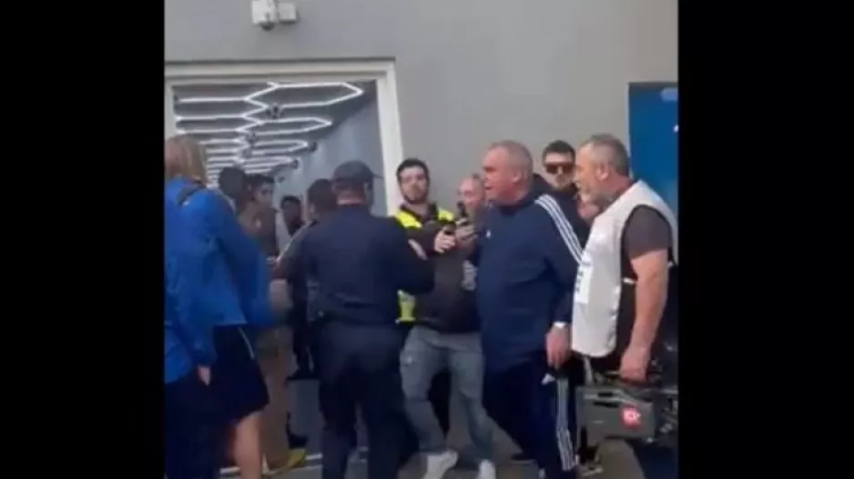Ιωνικός - Λαμία: Τεταμένο κλίμα/Ο Μαρτίνεθ δέχθηκε κλωτσιά έξω από τα αποδυτήρια (βίντεο)